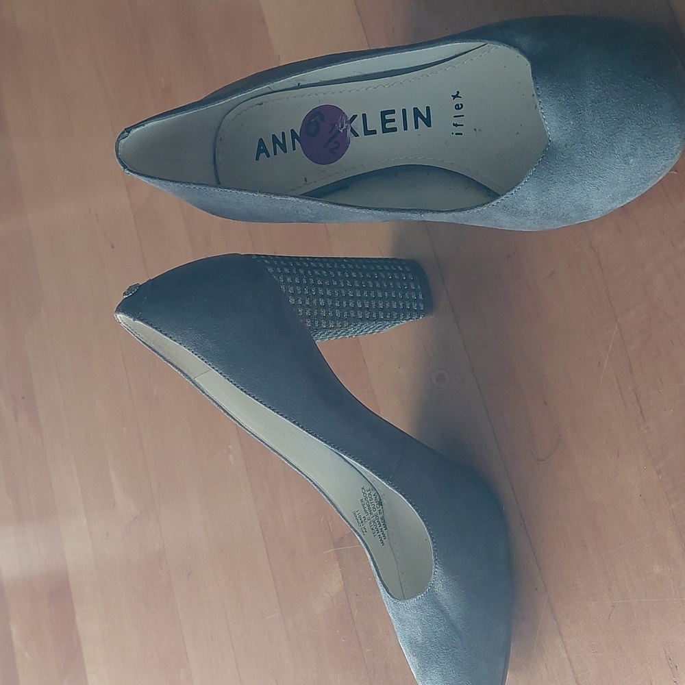 Anne Klein Iflex Gray Aklionnie Block Heels Suede